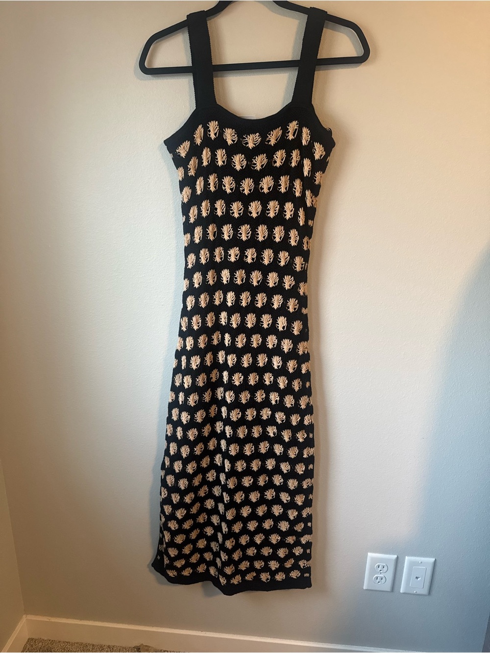 Evereve Black Midi Dress with Cream Floral Knit - Picture 4 of 4